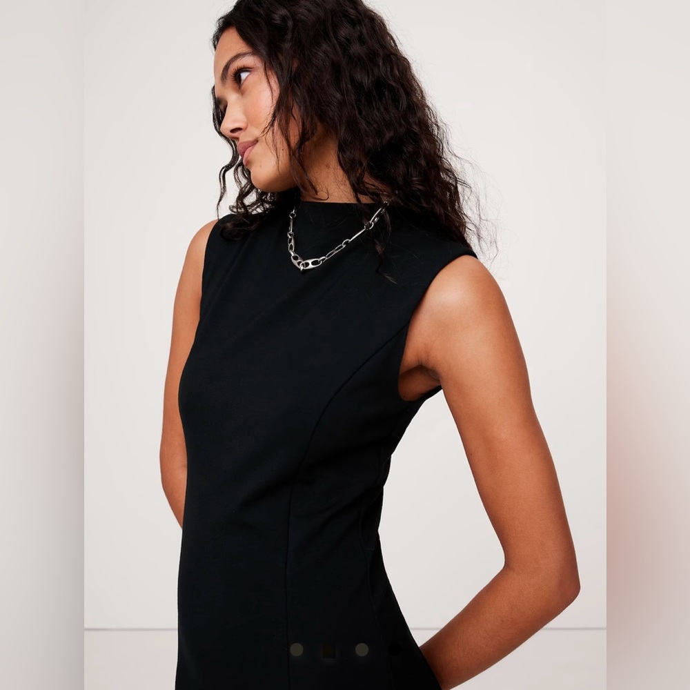BANANA REPUBLIC LIGHTWEIGHT PONTE MINI DRESS.
